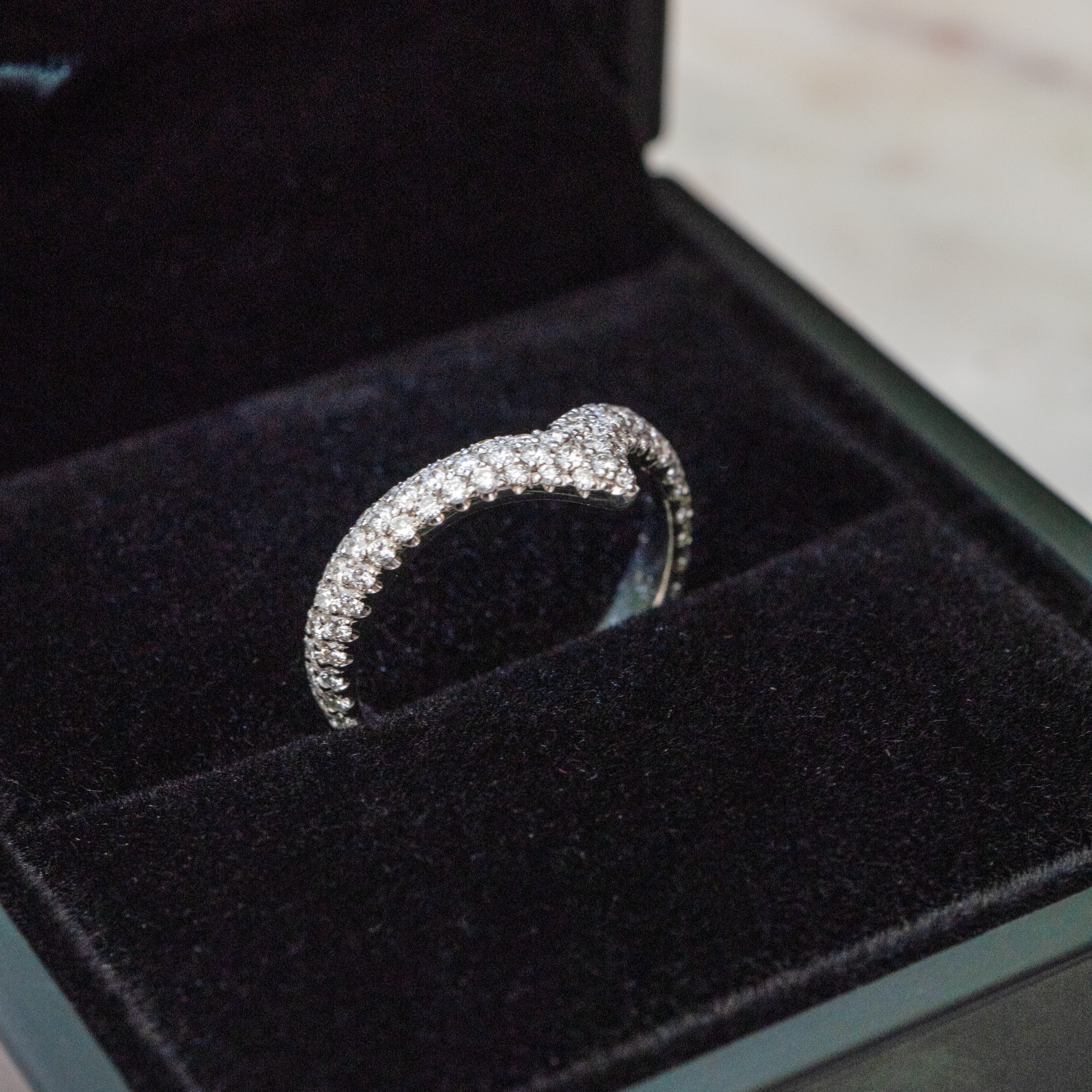 V style Ring